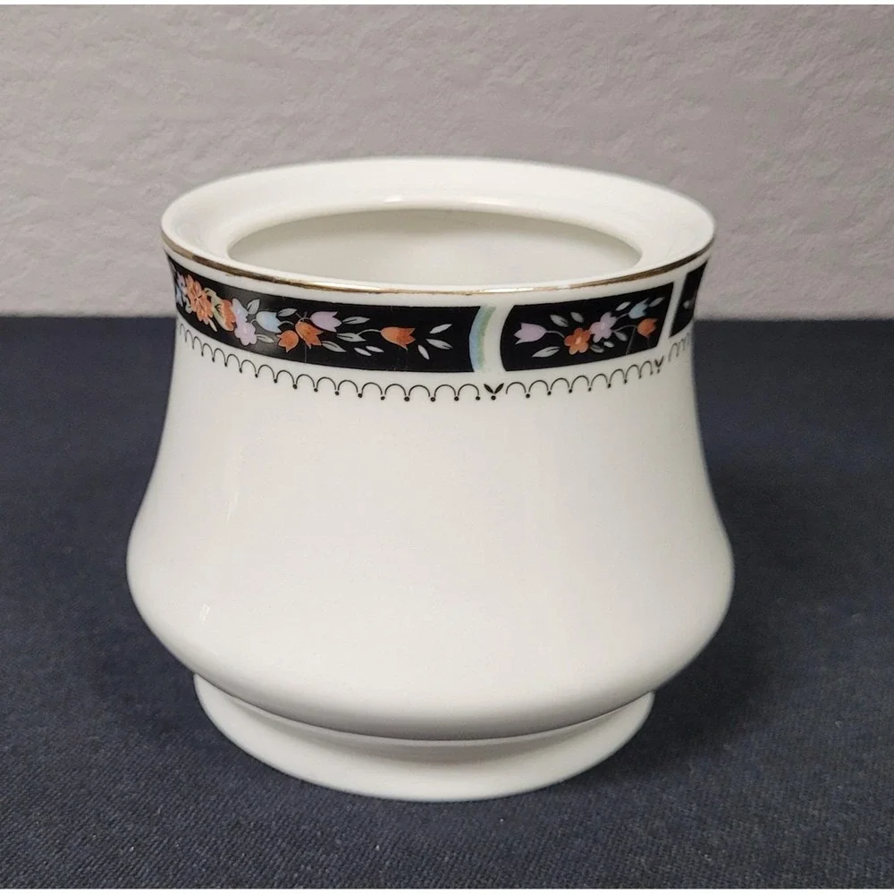 Silverie Fine China (Pattern SIV11) Sugar Bowl & Lid Vintage 1980s